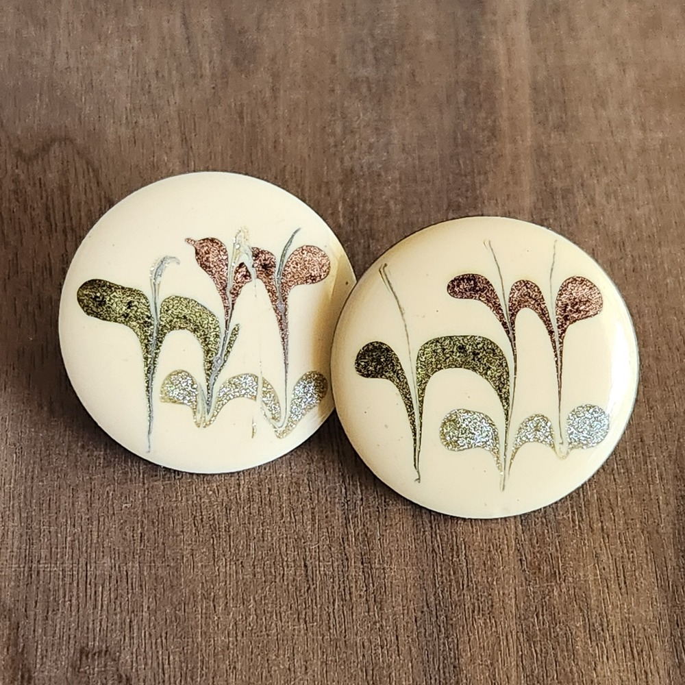 Vintage Cream Enamel Round Stud Earrings Green Copper Glitter Abstract Design